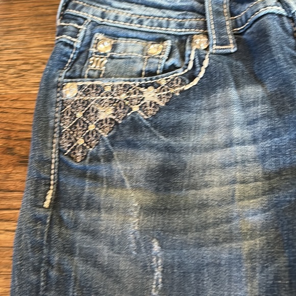 Miss Me Cuffed Capris Jeans - Picture 2 of 7